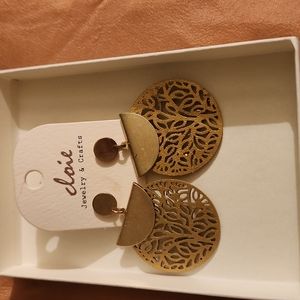 Beautiful crafted earrings. NEW